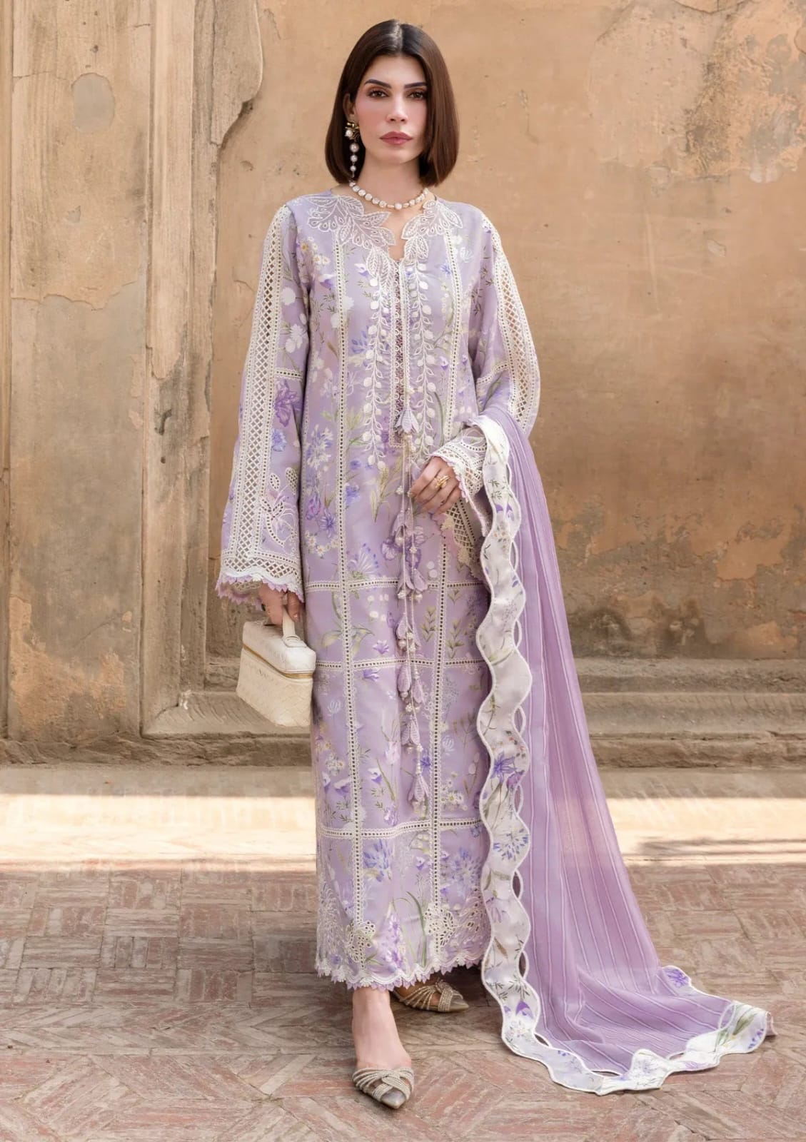 Embroidery Unstitched Lawn 3-pc Suit C-962A